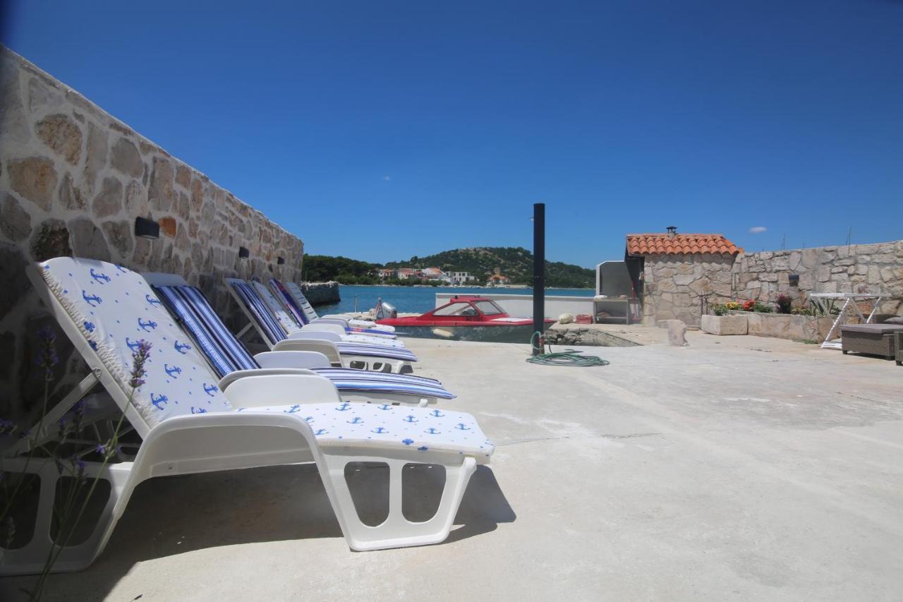 Muzo Betina (Sibenik-Knin)